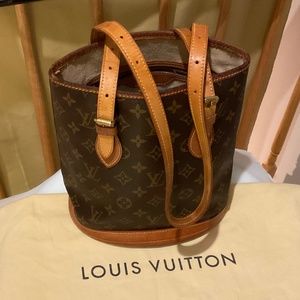 💥SOLD💥💕💕Louis Vuitton PM Bucket Bag💕